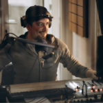 Descubra o que acontece nos bastidores da profissão de radialista