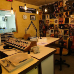 O Surgimento do Rádio no Rio de Janeiro: Uma Jornada Histórica.